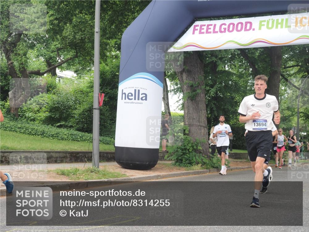 29.06.2025 - hella hamburg halbmarathon KatJ http://msf.ph/oto/8314255 29.06.2025 10:45:08 Zwischen KM18-KM19 2606 meine-sportfotos.de