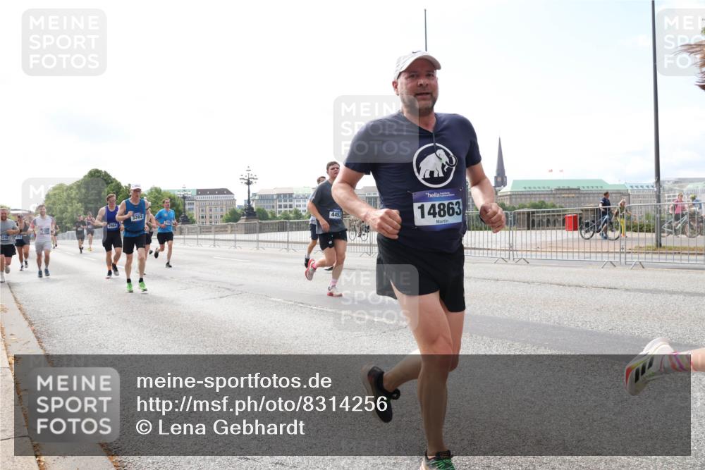 29.06.2025 - hella hamburg halbmarathon Lena Gebhardt http://msf.ph/oto/8314256 29.06.2025 10:12:28 Lombardsbrücke 3182, 3248, 2964, 3262, 4453, 14863, 1062, 1249, 1610, 1785, 1790, 1850, 1851, 1939, 2531, 2661, 2891, 2963, 2964, 3182, 3248, 3262, 3746, 4453, 4499, 4554, 5150, 5166, 5176, 5597, 5598, 6822, 6871, 6966, 7014, 7474, 7907, 8917, 8971, 9253, 9254, 9405, 9705, 10581, 10685, 11509, 11525, 11581, 12456, 13171, 13566, 13816, 14060, 14196, 14313, 14540, 14863, 14868, 14869, 15137, 15369, 16379, 16473, 16826, 16911, 16976, 17994, 18178, 18429, 18493, 18655 meine-sportfotos.de