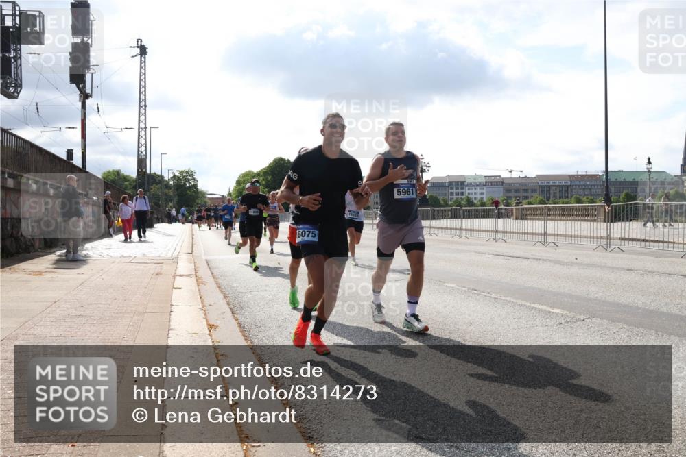 29.06.2025 - hella hamburg halbmarathon Lena Gebhardt http://msf.ph/oto/8314273 29.06.2025 09:47:21 Lombardsbrücke 11806, 6075, 15939, 5961, 1002, 1053, 1217, 1396, 1407, 1411, 1577, 1910, 1959, 2121, 2228, 2404, 2563, 2774, 2836, 2851, 3005, 3783, 3790, 3935, 4246, 4740, 5193, 5660, 5923, 5961, 6032, 6305, 6473, 6915, 7080, 7831, 7867, 7972, 8323, 8366, 8395, 9171, 9376, 9508, 9519, 10771, 11055, 11370, 11806, 11898, 12137, 12204, 12704, 12751, 13029, 13148, 13729, 13771, 13972, 13991, 14069, 14385, 14459, 16123, 17154, 18419 meine-sportfotos.de
