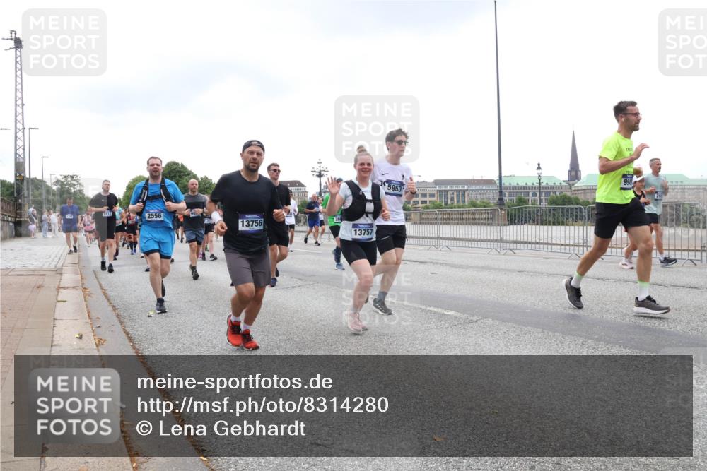 29.06.2025 - hella hamburg halbmarathon Lena Gebhardt http://msf.ph/oto/8314280 29.06.2025 10:47:05 Lombardsbrücke 7412, 2556, 13756, 13757, 5953, 9949, 1073, 1185, 1286, 1363, 1371, 1375, 1463, 1523, 1593, 1607, 1704, 1720, 1961, 1999, 2162, 2211, 2320, 2327, 2537, 2555, 2556, 2665, 2981, 3277, 3406, 3407, 3734, 3823, 4184, 4202, 4239, 4296, 4325, 4342, 4483, 4806, 4895, 5111, 5114, 5700, 5796, 5953, 6485, 6496, 6740, 6879, 6995, 7073, 7412, 7430, 7431, 7630, 7631, 7827, 8105, 8131, 8477, 8486, 8553, 8684, 8706, 8915, 8953, 8967, 9018, 16987 meine-sportfotos.de