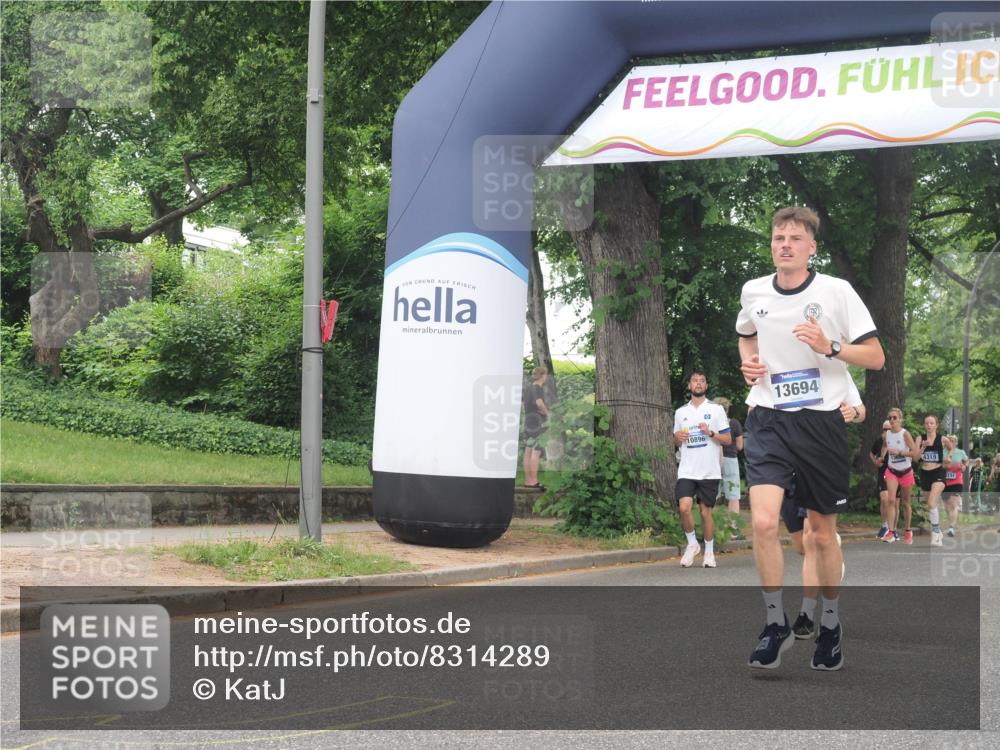 29.06.2025 - hella hamburg halbmarathon KatJ http://msf.ph/oto/8314289 29.06.2025 10:45:08 Zwischen KM18-KM19 2606 meine-sportfotos.de