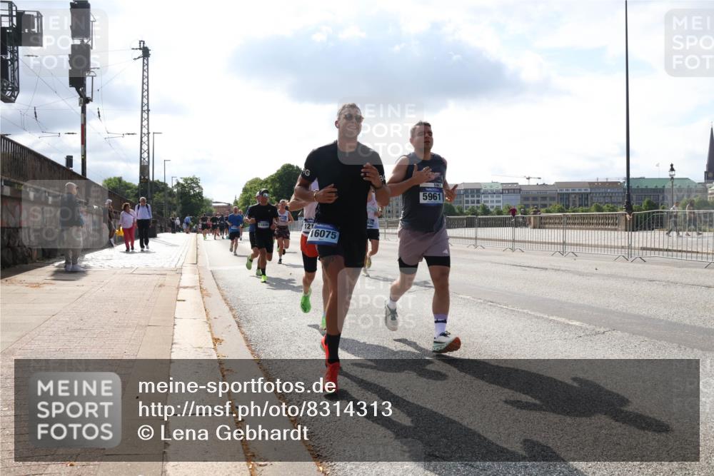 29.06.2025 - hella hamburg halbmarathon Lena Gebhardt http://msf.ph/oto/8314313 29.06.2025 09:47:21 Lombardsbrücke 5961, 11806, 121, 16075, 1002, 1053, 1217, 1396, 1407, 1411, 1577, 1910, 1959, 2121, 2228, 2404, 2563, 2774, 2836, 2851, 3005, 3783, 3790, 3935, 4246, 4740, 5193, 5660, 5923, 5961, 6032, 6305, 6473, 6915, 7080, 7831, 7867, 7972, 8323, 8366, 8395, 9171, 9376, 9508, 9519, 10771, 11055, 11370, 11806, 11898, 12137, 12204, 12704, 12751, 13029, 13148, 13729, 13771, 13972, 13991, 14069, 14385, 14459, 16123, 17154, 18419 meine-sportfotos.de