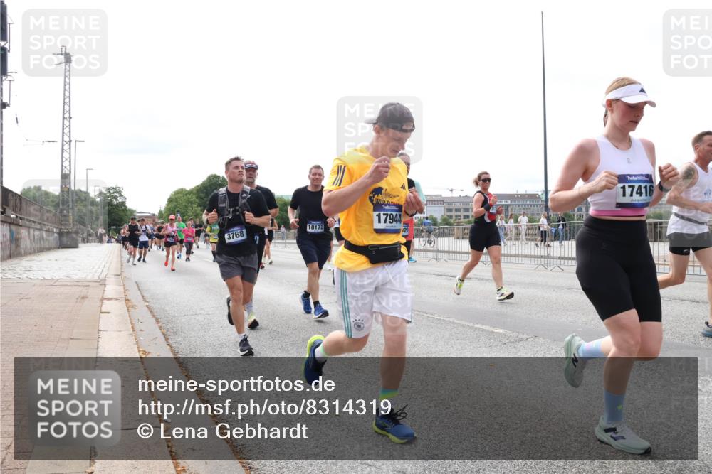 29.06.2025 - hella hamburg halbmarathon Lena Gebhardt http://msf.ph/oto/8314319 29.06.2025 10:22:13 Lombardsbrücke 3768, 18172, 17944, 17416, 1003, 1158, 1187, 1191, 1250, 1294, 1419, 1598, 1958, 1963, 2009, 2022, 2063, 2172, 2315, 2351, 2353, 2514, 2529, 2744, 3050, 3108, 3172, 3457, 3458, 3511, 3606, 3768, 3910, 3946, 3995, 4046, 4113, 4114, 4131, 4289, 4366, 4556, 4559, 4829, 4969, 4970, 5079, 5641, 5838, 6030, 6048, 6049, 6303, 6307, 6347, 6475, 6676, 6805, 6820, 6826, 6881, 6977, 7075, 7097, 7162, 7672, 7794, 8431, 8511, 8715, 8855, 8860, 8884, 8954, 8959, 9002, 9062 meine-sportfotos.de