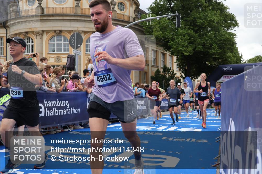 29.06.2025 - hella hamburg halbmarathon Strokosch-Dieckow http://msf.ph/oto/8314348 29.06.2025 10:57:35 Ziel 1239, 1715, 1719, 2236, 2606, 2652, 4502, 5015, 5134, 5457, 5458, 5728, 10133, 12144, 12774, 13245, 13523, 14571, 14951, 15217, 15220, 17455, 17769, 17814, 18388, 18985 meine-sportfotos.de