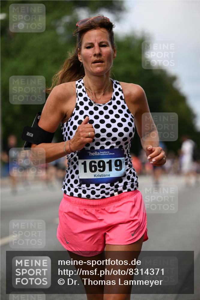 29.06.2025 - hella hamburg halbmarathon Dr. Thomas Lammeyer http://msf.ph/oto/8314371 29.06.2025 10:38:40 Kennedybrücke 1025, 1705, 2376, 2510, 2511, 2751, 2801, 3145, 3420, 3829, 4479, 4540, 4942, 5609, 6034, 6105, 6109, 6718, 6727, 6843, 7324, 7329, 7644, 8021, 8202, 8589, 8965, 9379, 9448, 9514, 10674, 11122, 11245, 11432 meine-sportfotos.de