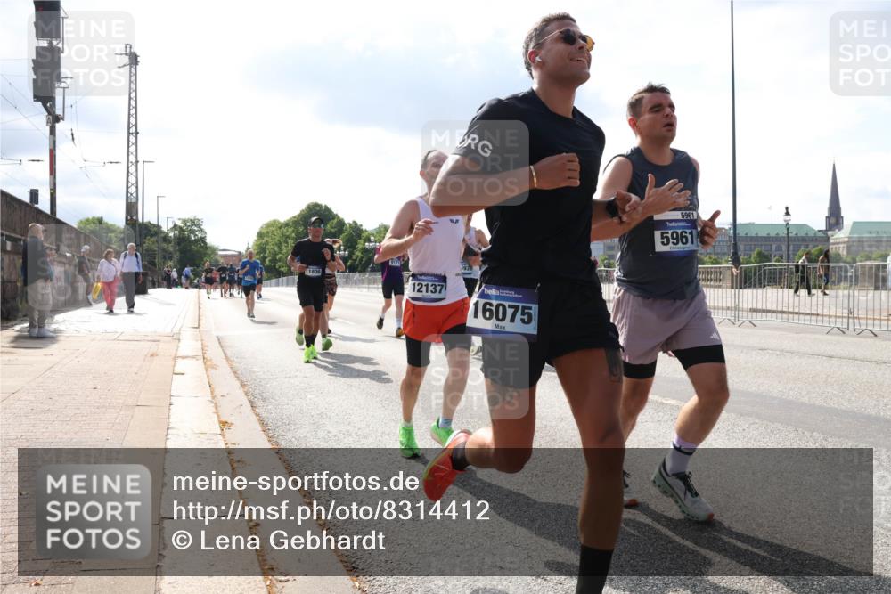 29.06.2025 - hella hamburg halbmarathon Lena Gebhardt http://msf.ph/oto/8314412 29.06.2025 09:47:22 Lombardsbrücke 11806, 9171, 12137, 193, 16075, 5961, 5961, 1002, 1053, 1217, 1396, 1407, 1411, 1577, 1910, 1959, 2121, 2228, 2404, 2563, 2774, 2836, 2851, 3005, 3783, 3790, 3935, 4246, 4740, 5193, 5923, 5961, 6032, 6305, 6473, 6915, 7080, 7831, 7867, 7972, 8084, 8323, 8366, 8395, 9171, 9376, 9508, 9519, 10771, 11019, 11055, 11370, 11559, 11806, 11898, 12137, 12204, 12704, 12751, 13029, 13148, 13419, 13771, 13972, 13991, 14069, 14385, 14459, 16123, 17154, 18419 meine-sportfotos.de
