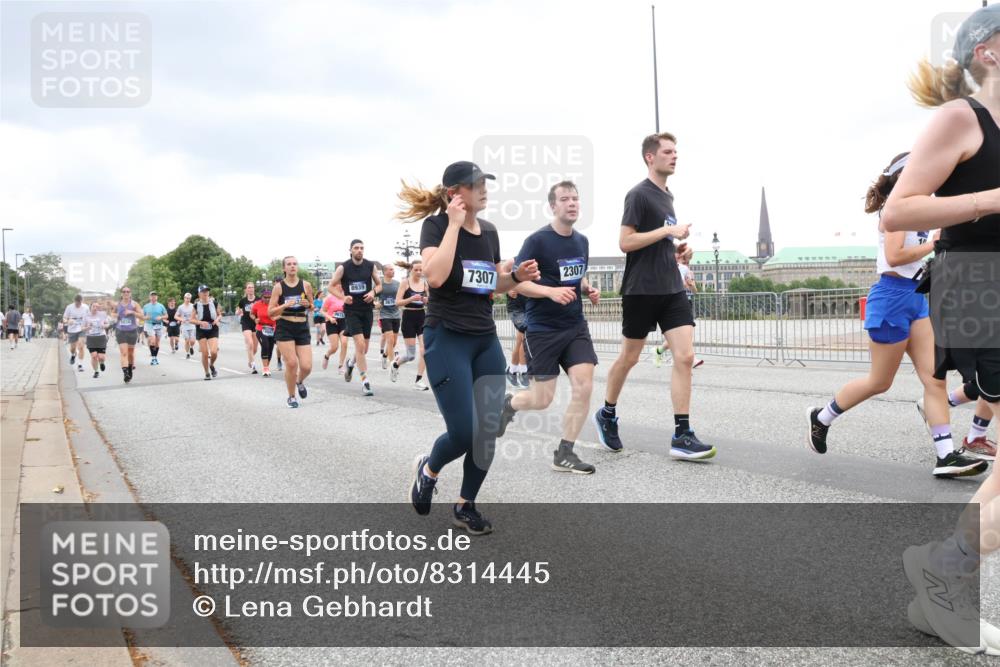29.06.2025 - hella hamburg halbmarathon Lena Gebhardt http://msf.ph/oto/8314445 29.06.2025 10:56:43 Lombardsbrücke 5438, 3675, 8939, 3676, 7307, 2307, 1047, 1113, 1207, 2143, 2307, 2887, 2915, 2932, 2991, 3348, 3387, 3418, 3438, 3485, 3516, 3517, 3520, 3614, 3675, 3676, 3953, 3987, 4083, 4094, 4118, 4568, 4569, 4773, 5237, 5438, 5589, 5693, 5757, 5911, 5944, 6284, 6348, 6349, 6690, 7090, 7307, 7381, 7416, 7417, 7711, 8108, 8150, 8197, 8517, 8606, 8766, 8939, 8943, 9172, 9210, 9383, 9910, 9948, 9953, 10555, 10569, 10571 meine-sportfotos.de