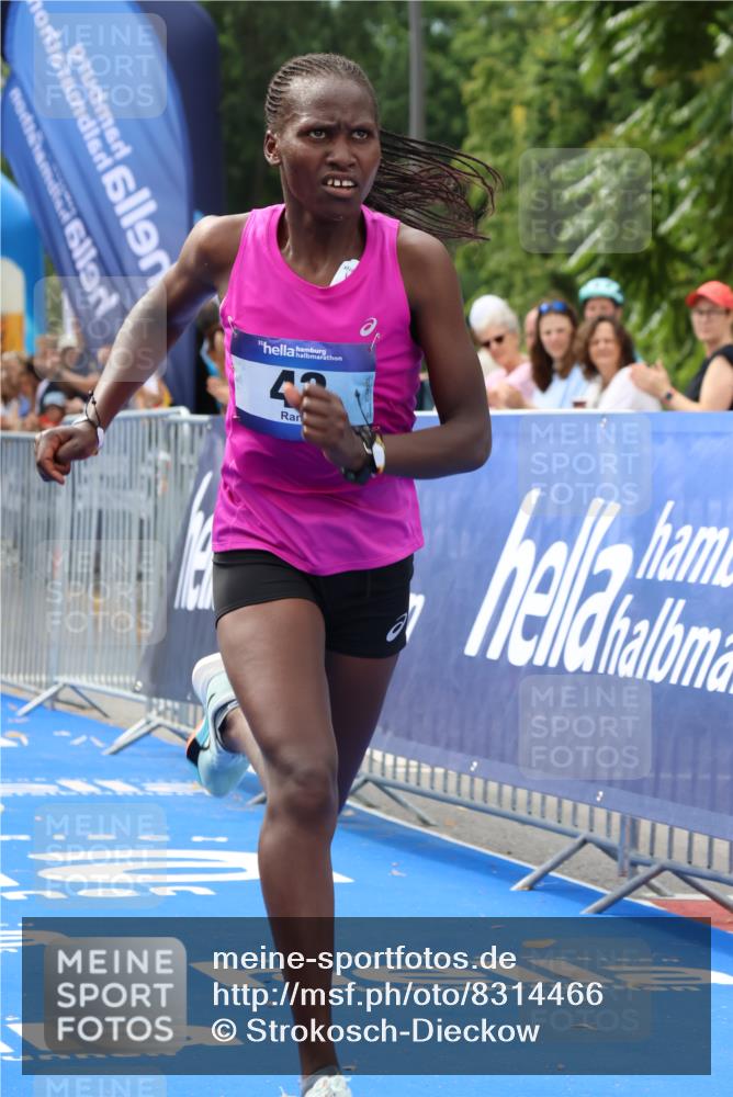 29.06.2025 - hella hamburg halbmarathon Strokosch-Dieckow http://msf.ph/oto/8314466 29.06.2025 10:10:36 Ziel 43 meine-sportfotos.de