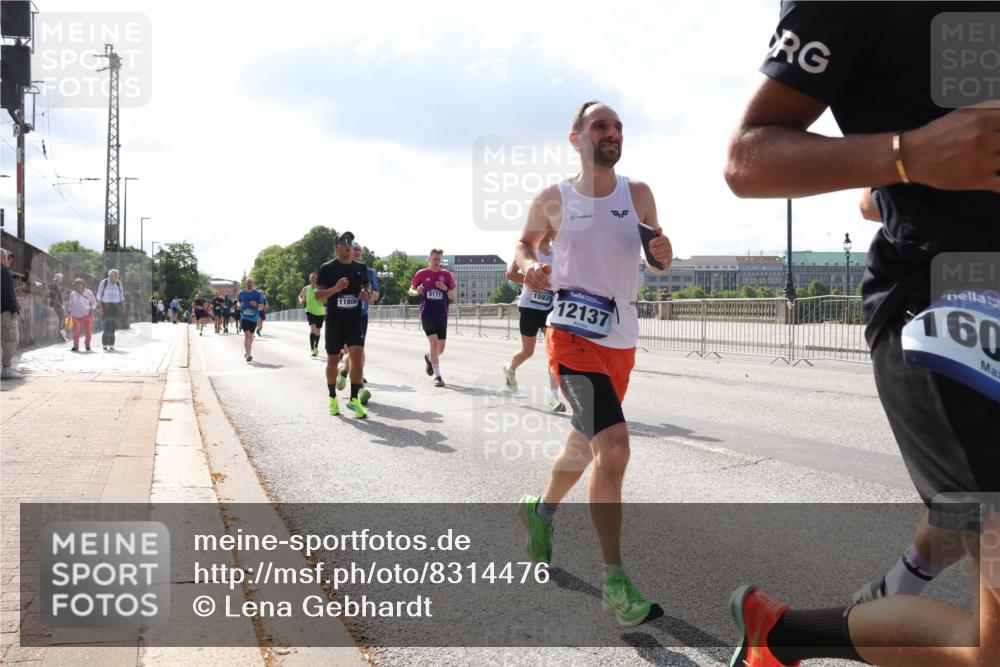 29.06.2025 - hella hamburg halbmarathon Lena Gebhardt http://msf.ph/oto/8314476 29.06.2025 09:47:22 Lombardsbrücke 9171, 11806, 1990, 15939, 12137, 160, 1002, 1053, 1217, 1396, 1407, 1411, 1577, 1910, 1959, 2121, 2228, 2404, 2563, 2774, 2836, 2851, 3005, 3783, 3790, 3935, 4246, 4740, 5193, 5923, 5961, 6032, 6305, 6473, 6915, 7080, 7831, 7867, 7972, 8084, 8323, 8366, 8395, 9171, 9376, 9508, 9519, 10771, 11019, 11055, 11370, 11559, 11806, 11898, 12137, 12204, 12704, 12751, 13029, 13148, 13419, 13771, 13972, 13991, 14069, 14385, 14459, 16123, 17154, 18419 meine-sportfotos.de
