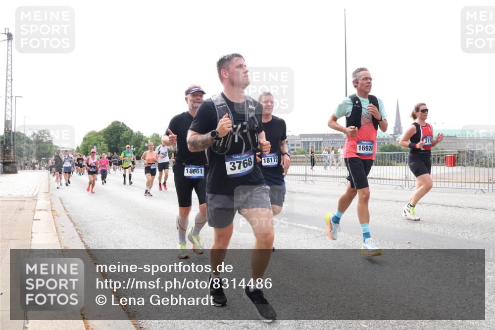 29.06.2025 - hella hamburg halbmarathon Lena Gebhardt http://msf.ph/oto/8314486 29.06.2025 10:22:14 Lombardsbrücke 18661, 3768, 18172, 16920, 3172, 1003, 1158, 1187, 1191, 1250, 1294, 1419, 1598, 1958, 1963, 2009, 2022, 2063, 2172, 2315, 2351, 2353, 2514, 2529, 2744, 3050, 3108, 3172, 3457, 3458, 3511, 3606, 3768, 3910, 3946, 3995, 4046, 4113, 4114, 4131, 4289, 4366, 4556, 4559, 4829, 4969, 4970, 5079, 5641, 5838, 6030, 6048, 6049, 6303, 6307, 6347, 6676, 6805, 6820, 6826, 6881, 6977, 7075, 7097, 7162, 7672, 7794, 8431, 8511, 8855, 8860, 8884, 8954, 8959, 9002, 9062 meine-sportfotos.de