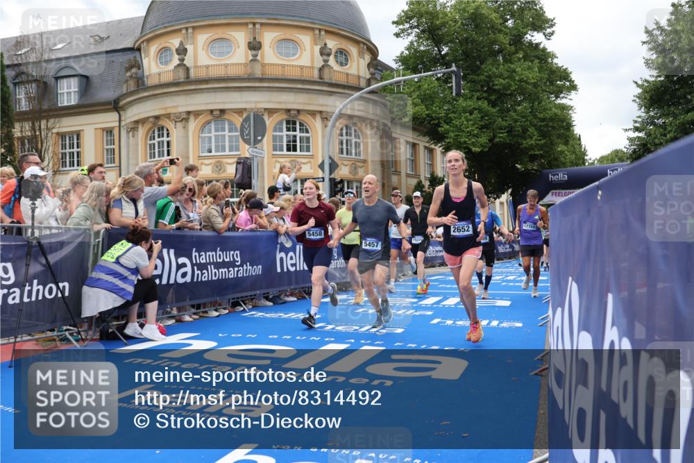 29.06.2025 - hella hamburg halbmarathon Strokosch-Dieckow http://msf.ph/oto/8314492 29.06.2025 10:57:37 Ziel 1239, 1715, 1719, 2236, 2606, 2652, 4502, 5015, 5134, 5457, 5458, 5728, 7833, 10133, 12774, 13245, 13523, 14571, 14951, 15217, 15220, 16418, 17201, 17455, 17769, 17814, 18388, 18508, 18985 meine-sportfotos.de