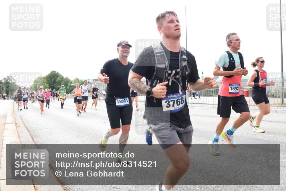 29.06.2025 - hella hamburg halbmarathon Lena Gebhardt http://msf.ph/oto/8314521 29.06.2025 10:22:14 Lombardsbrücke 13255, 8884, 18661, 3768, 16920, 1003, 1158, 1187, 1191, 1250, 1294, 1419, 1598, 1958, 1963, 2009, 2022, 2063, 2172, 2315, 2351, 2353, 2514, 2529, 2744, 3050, 3108, 3172, 3457, 3458, 3511, 3606, 3768, 3910, 3946, 3995, 4046, 4113, 4114, 4131, 4289, 4366, 4556, 4559, 4829, 4969, 4970, 5079, 5641, 5838, 6030, 6048, 6049, 6303, 6307, 6347, 6676, 6805, 6820, 6826, 6881, 6977, 7075, 7097, 7162, 7672, 7794, 8431, 8511, 8855, 8860, 8884, 8954, 8959, 9002, 9062 meine-sportfotos.de