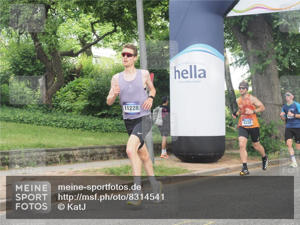 29.06.2025 - hella hamburg halbmarathon KatJ http://msf.ph/oto/8314541 29.06.2025 10:15:42 Zwischen KM18-KM19 4338, 8376 meine-sportfotos.de