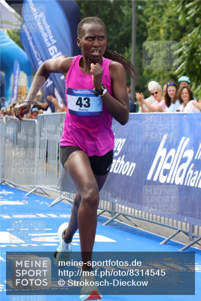 29.06.2025 - hella hamburg halbmarathon Strokosch-Dieckow http://msf.ph/oto/8314545 29.06.2025 10:10:36 Ziel 43 meine-sportfotos.de