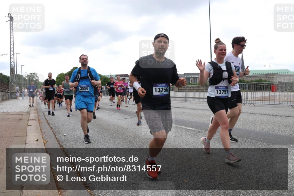 29.06.2025 - hella hamburg halbmarathon Lena Gebhardt http://msf.ph/oto/8314557 29.06.2025 10:47:06 Lombardsbrücke 1720, 7412, 11618, 2556, 6485, 13756, 13757, 595, 1073, 1185, 1286, 1363, 1371, 1375, 1463, 1523, 1593, 1607, 1704, 1720, 1961, 1999, 2162, 2211, 2320, 2327, 2537, 2555, 2556, 2665, 2981, 3277, 3406, 3407, 3734, 3823, 4184, 4202, 4239, 4296, 4325, 4342, 4483, 4806, 4895, 5111, 5114, 5700, 5796, 5953, 6485, 6496, 6740, 6879, 6995, 7073, 7412, 7430, 7431, 7630, 7631, 7827, 8105, 8131, 8477, 8486, 8553, 8684, 8706, 8915, 8953, 8967, 9018, 16987 meine-sportfotos.de
