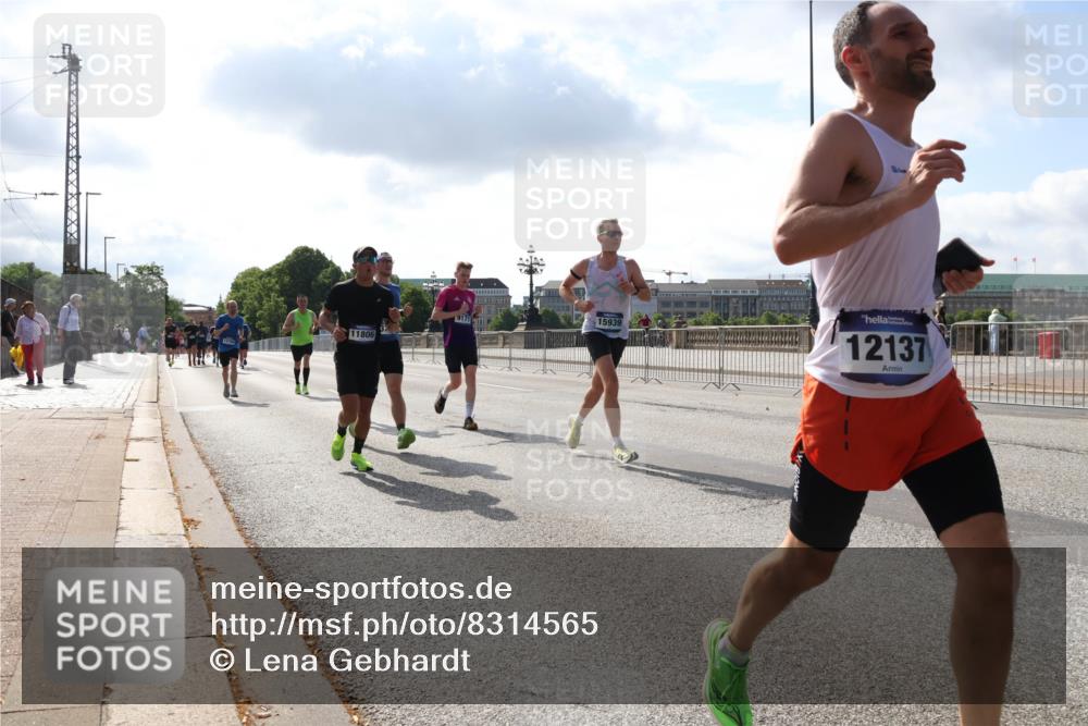 29.06.2025 - hella hamburg halbmarathon Lena Gebhardt http://msf.ph/oto/8314565 29.06.2025 09:47:23 Lombardsbrücke 11806, 15939, 12137, 1002, 1053, 1217, 1396, 1407, 1411, 1577, 1910, 1959, 2121, 2228, 2404, 2563, 2774, 2836, 2851, 3005, 3783, 3790, 3935, 4246, 4740, 5193, 5923, 5961, 6032, 6305, 6473, 6915, 7080, 7831, 7867, 7972, 8084, 8323, 8366, 8395, 9171, 9376, 9508, 9519, 10771, 11019, 11055, 11370, 11559, 11806, 11898, 12137, 12204, 12704, 12751, 13029, 13148, 13419, 13771, 13972, 13991, 14069, 14385, 14459, 16123, 17154, 18419 meine-sportfotos.de