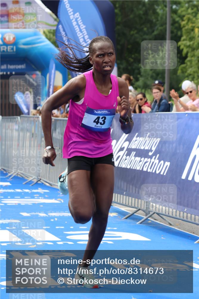 29.06.2025 - hella hamburg halbmarathon Strokosch-Dieckow http://msf.ph/oto/8314673 29.06.2025 10:10:36 Ziel 43 meine-sportfotos.de