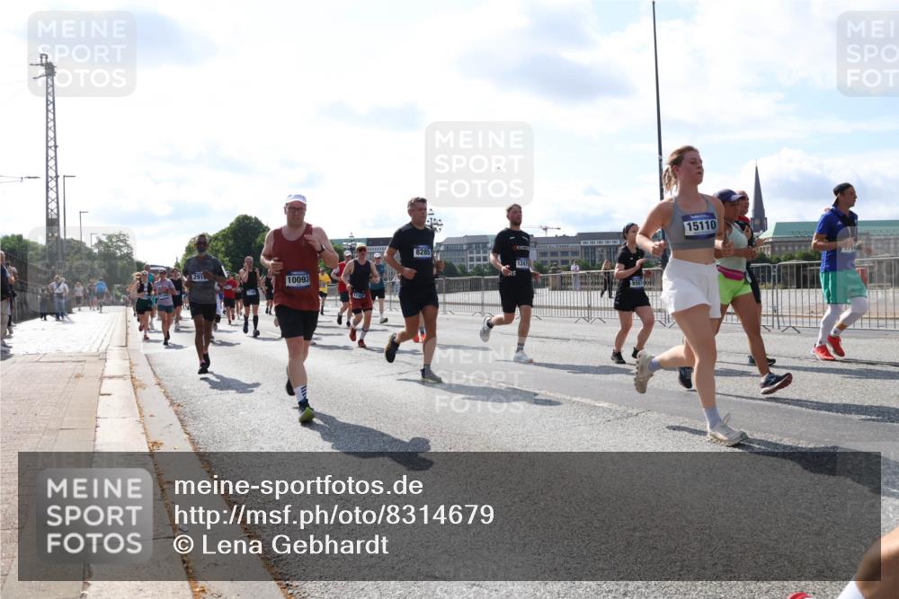 29.06.2025 - hella hamburg halbmarathon Lena Gebhardt http://msf.ph/oto/8314679 29.06.2025 09:59:56 Lombardsbrücke 291, 10093, 117, 8285, 15110, 17514, 1006, 1125, 1239, 1264, 1334, 1366, 1642, 1834, 1914, 1955, 2099, 2159, 2348, 2364, 2391, 2432, 2447, 2582, 2584, 2630, 2676, 2677, 2910, 3181, 3279, 3668, 3836, 3898, 4013, 4231, 4426, 4632, 4772, 4796, 4837, 5015, 5134, 5272, 5277, 5341, 6174, 6201, 6202, 6414, 6415, 6462, 6581, 6587, 8330, 8520, 8846, 9142, 9488, 9907, 9984, 10031, 11039, 11568, 11844 meine-sportfotos.de