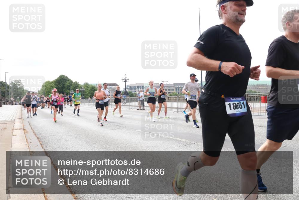 29.06.2025 - hella hamburg halbmarathon Lena Gebhardt http://msf.ph/oto/8314686 29.06.2025 10:22:15 Lombardsbrücke 13255, 8954, 18661, 1003, 1158, 1187, 1191, 1250, 1294, 1419, 1598, 1958, 1963, 2009, 2022, 2063, 2172, 2315, 2351, 2353, 2514, 2529, 2744, 3050, 3108, 3172, 3430, 3457, 3458, 3511, 3606, 3768, 3910, 3946, 3995, 4046, 4113, 4114, 4131, 4289, 4366, 4556, 4559, 4829, 4969, 4970, 5079, 5641, 5838, 6030, 6048, 6049, 6303, 6307, 6347, 6676, 6805, 6820, 6826, 6881, 6977, 7075, 7097, 7162, 7672, 7794, 8431, 8511, 8855, 8860, 8884, 8954, 8959, 9002, 9062 meine-sportfotos.de