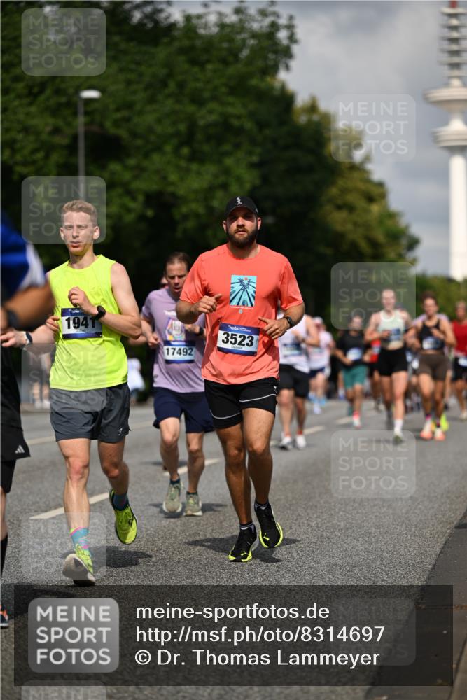 29.06.2025 - hella hamburg halbmarathon Dr. Thomas Lammeyer http://msf.ph/oto/8314697 29.06.2025 09:55:04 Kennedybrücke 1136, 1570, 1903, 1912, 1920, 1941, 2972, 3523, 3700, 4297, 4759, 4843, 4865, 4999, 5275, 5375, 5410, 6593, 7092, 7105, 7363, 7378, 7693, 7962, 8346, 8871, 9114, 9262, 9364, 9371, 9380, 9885, 10193, 10375, 10480, 10669, 11417 meine-sportfotos.de