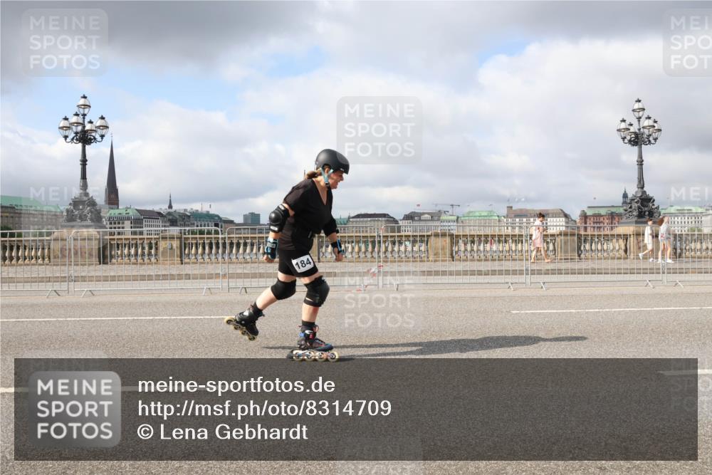 29.06.2025 - hella hamburg halbmarathon Lena Gebhardt http://msf.ph/oto/8314709 29.06.2025 09:07:12 Lombardsbrücke 184 meine-sportfotos.de