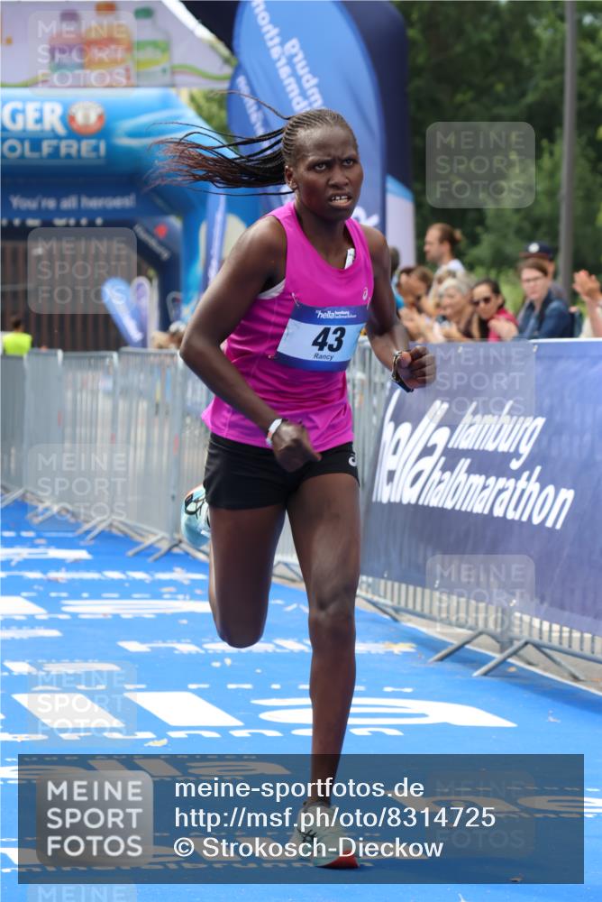 29.06.2025 - hella hamburg halbmarathon Strokosch-Dieckow http://msf.ph/oto/8314725 29.06.2025 10:10:36 Ziel 43 meine-sportfotos.de
