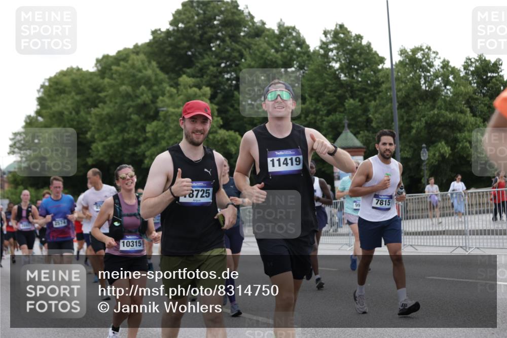 29.06.2025 - hella hamburg halbmarathon Jannik Wohlers http://msf.ph/oto/8314750 29.06.2025 10:38:45 Lombardsbrücke 1760, 2092, 2524, 2534, 2571, 2574, 2843, 2893, 2998, 3727, 3745, 4410, 4523, 4659, 4882, 6062, 6112, 6611, 7341, 7506, 7589, 7815, 8243, 8457, 8783, 9420, 9446, 9974, 9977, 10001, 10072, 10315, 10516, 10696, 11201, 11313, 11533, 12090, 12092, 12391, 12410, 12745, 13060, 13922, 14856, 14871, 14956, 15112, 15262, 15765, 16335, 16382, 16388, 16841, 16869, 16883, 16884, 17313, 17368, 17536 meine-sportfotos.de