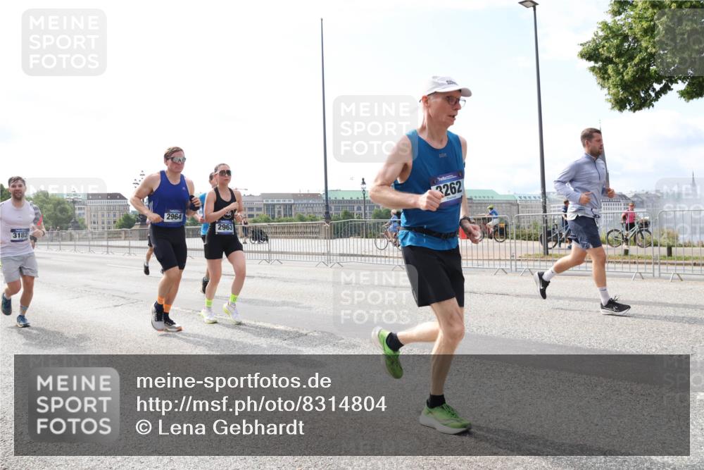 29.06.2025 - hella hamburg halbmarathon Lena Gebhardt http://msf.ph/oto/8314804 29.06.2025 10:12:31 Lombardsbrücke 2964, 3182, 2963, 3262, 1062, 1249, 1610, 1785, 1790, 1850, 1851, 1939, 2531, 2661, 2891, 2963, 2964, 3182, 3248, 3262, 3746, 4453, 4499, 4554, 5150, 5166, 5176, 5597, 5598, 6822, 6871, 6966, 7014, 7474, 7907, 8917, 8971, 9253, 9254, 9405, 9705, 10581, 10685, 11025, 11509, 11525, 11581, 12456, 13171, 13566, 13816, 14060, 14196, 14313, 14540, 14863, 14868, 14869, 15012, 15137, 15369, 16379, 16473, 16826, 16911, 16976, 17994, 18178, 18429, 18493, 18655 meine-sportfotos.de