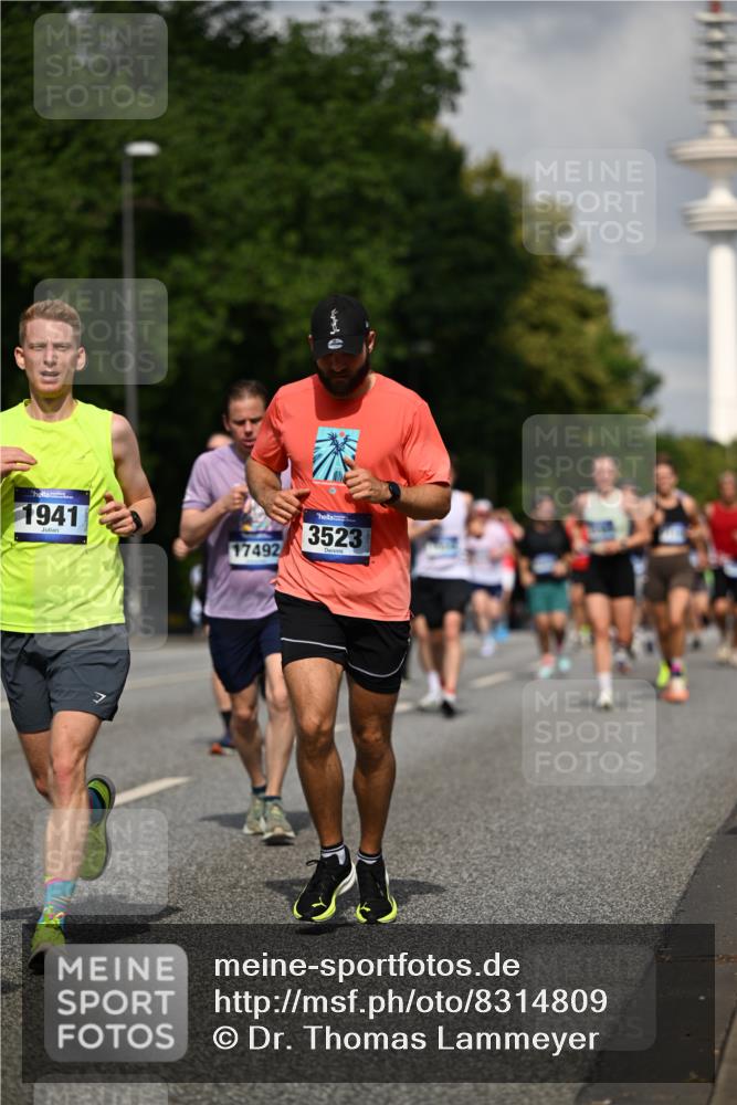 29.06.2025 - hella hamburg halbmarathon Dr. Thomas Lammeyer http://msf.ph/oto/8314809 29.06.2025 09:55:04 Kennedybrücke 1136, 1570, 1903, 1912, 1920, 1941, 2972, 3523, 3700, 4297, 4759, 4843, 4865, 4999, 5275, 5375, 5410, 6593, 7092, 7105, 7363, 7378, 7693, 7962, 8346, 8871, 9114, 9262, 9364, 9371, 9380, 9885, 10193, 10375, 10480, 10669, 11417 meine-sportfotos.de