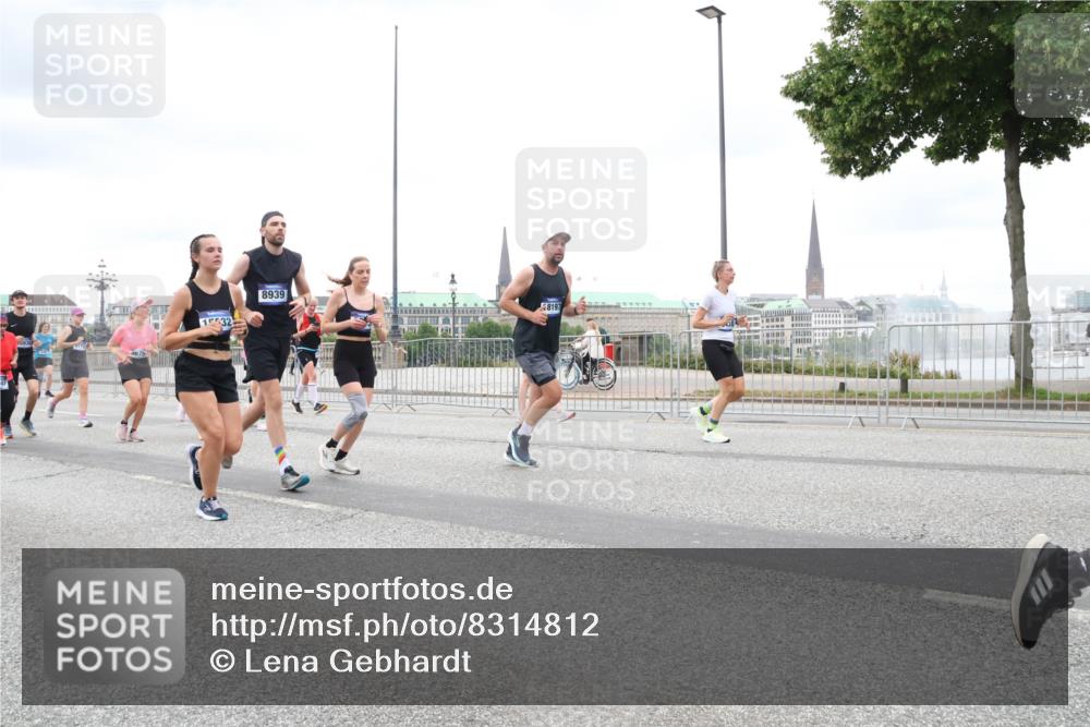 29.06.2025 - hella hamburg halbmarathon Lena Gebhardt http://msf.ph/oto/8314812 29.06.2025 10:56:45 Lombardsbrücke 1532, 8939, 8197, 1047, 1113, 1207, 2143, 2307, 2887, 2915, 2932, 2991, 3348, 3387, 3418, 3438, 3485, 3516, 3517, 3520, 3614, 3675, 3676, 3953, 3987, 4094, 4118, 4568, 4569, 4773, 5237, 5438, 5589, 5693, 5757, 5911, 5944, 6284, 6348, 6349, 6690, 7090, 7307, 7381, 7416, 7417, 7711, 7964, 8108, 8150, 8197, 8517, 8606, 8766, 8939, 8943, 9172, 9210, 9383, 9910, 9948, 9953, 10555, 10569, 10571 meine-sportfotos.de
