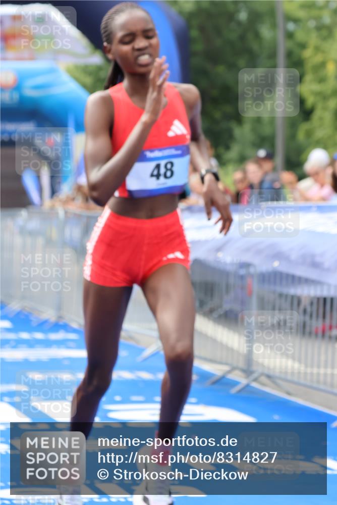 29.06.2025 - hella hamburg halbmarathon Strokosch-Dieckow http://msf.ph/oto/8314827 29.06.2025 10:10:08 Ziel 48 meine-sportfotos.de