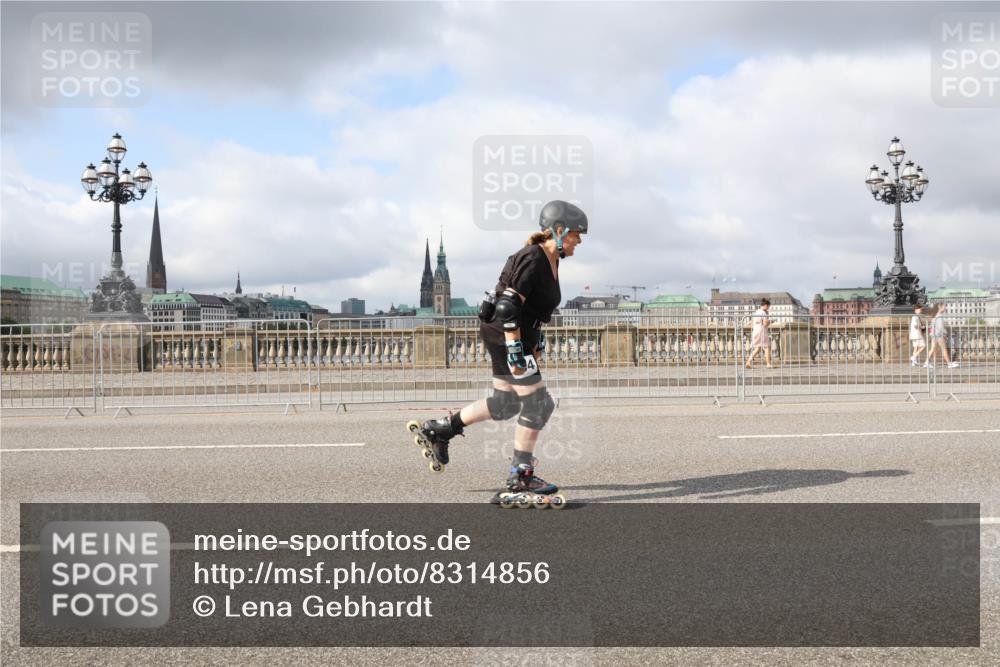 29.06.2025 - hella hamburg halbmarathon Lena Gebhardt http://msf.ph/oto/8314856 29.06.2025 09:07:12 Lombardsbrücke  meine-sportfotos.de