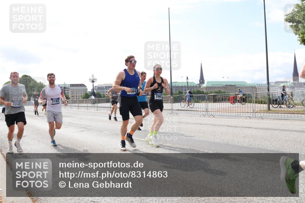 29.06.2025 - hella hamburg halbmarathon Lena Gebhardt http://msf.ph/oto/8314863 29.06.2025 10:12:31 Lombardsbrücke 13816, 3182, 3248, 64, 2963, 1062, 1249, 1610, 1785, 1790, 1850, 1851, 1939, 2531, 2661, 2891, 2963, 2964, 3182, 3248, 3262, 3746, 4453, 4499, 4554, 5150, 5166, 5176, 5597, 5598, 6822, 6871, 6966, 7014, 7474, 7907, 8917, 8971, 9253, 9254, 9405, 9705, 10581, 10685, 11025, 11509, 11525, 11581, 12456, 13171, 13566, 13816, 14060, 14196, 14313, 14540, 14863, 14868, 14869, 15012, 15137, 15369, 16379, 16473, 16826, 16911, 16976, 17994, 18178, 18429, 18493, 18655 meine-sportfotos.de