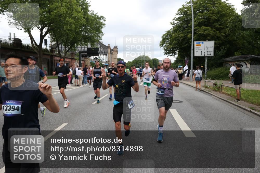 29.06.2025 - hella hamburg halbmarathon Yannick Fuchs http://msf.ph/oto/8314898 29.06.2025 10:50:44 20KM 1485, 1583, 1955, 2034, 2741, 3413, 3435, 3836, 4940, 5033, 5418, 5492, 6399, 6416, 6835, 7716, 8393, 8542, 8652, 8669, 8825, 9488, 9727, 9820, 9884, 9907, 9934, 10133, 10212, 11083, 11212, 11590, 11612, 12014, 12348, 12440, 12523, 12590, 12712, 13394, 13666, 13750, 13863, 14139, 14369, 14408, 14678, 15097, 15145, 15431, 15695, 15712, 15726, 16113, 16257, 16261, 16470, 16634, 17617, 17779, 18208, 18652, 18719, 18899, 19091, 19184 meine-sportfotos.de