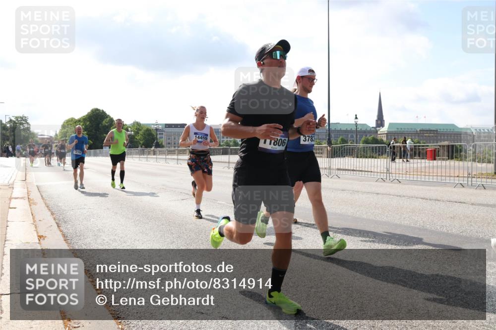 29.06.2025 - hella hamburg halbmarathon Lena Gebhardt http://msf.ph/oto/8314914 29.06.2025 09:47:24 Lombardsbrücke 12704, 3783, 14459, 1806, 1002, 1053, 1217, 1396, 1407, 1411, 1577, 1910, 1959, 2121, 2228, 2404, 2563, 2774, 2836, 2851, 3005, 3783, 3790, 3935, 4246, 4740, 5193, 5923, 5961, 6032, 6305, 6473, 6915, 7080, 7831, 7972, 8084, 8323, 8366, 8395, 9171, 9376, 9508, 9519, 10771, 11019, 11055, 11370, 11559, 11806, 11898, 12137, 12204, 12704, 12751, 13029, 13148, 13419, 13771, 13972, 13991, 14069, 14385, 14459, 16123, 17154, 18419 meine-sportfotos.de