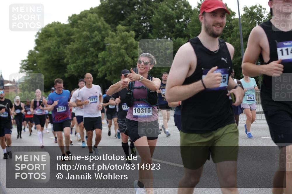 29.06.2025 - hella hamburg halbmarathon Jannik Wohlers http://msf.ph/oto/8314923 29.06.2025 10:38:46 Lombardsbrücke 1760, 1856, 2092, 2534, 2571, 2574, 2843, 2893, 2998, 3275, 3727, 3745, 4410, 4523, 4659, 4882, 6062, 6112, 6611, 7341, 7506, 7589, 7815, 8243, 8457, 9420, 9446, 9974, 9977, 10001, 10072, 10315, 10516, 10696, 11129, 11201, 11313, 11533, 12090, 12092, 12391, 12410, 12745, 13060, 13922, 14856, 14871, 14956, 15112, 15262, 15765, 16335, 16382, 16388, 16841, 16866, 16869, 16883, 16884, 17313, 17368, 17536 meine-sportfotos.de
