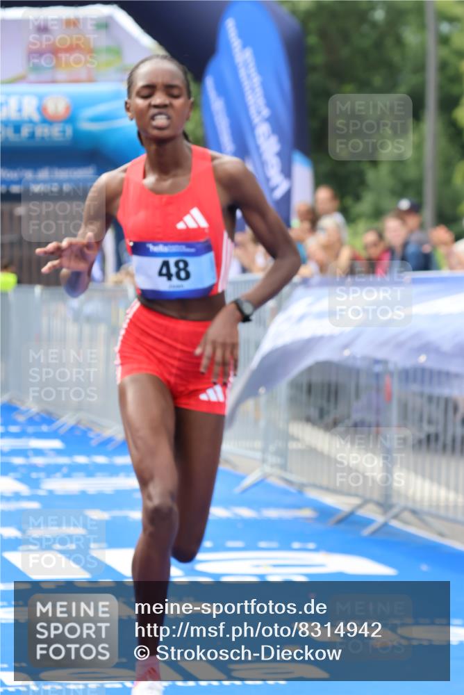 29.06.2025 - hella hamburg halbmarathon Strokosch-Dieckow http://msf.ph/oto/8314942 29.06.2025 10:10:08 Ziel 48 meine-sportfotos.de