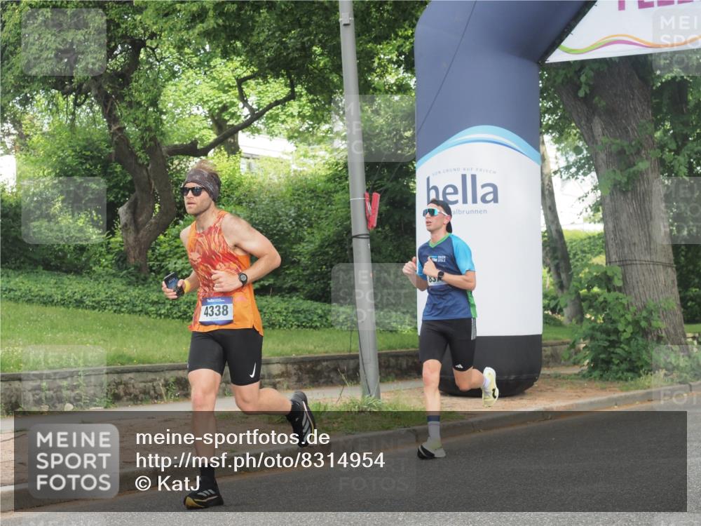 29.06.2025 - hella hamburg halbmarathon KatJ http://msf.ph/oto/8314954 29.06.2025 10:15:43 Zwischen KM18-KM19 4338, 8376 meine-sportfotos.de