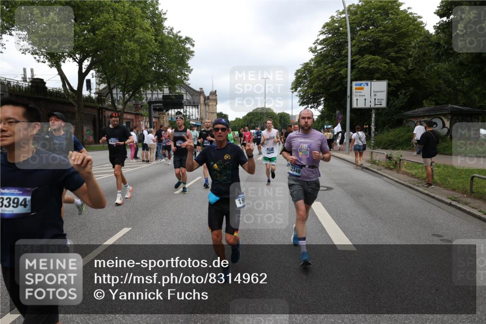29.06.2025 - hella hamburg halbmarathon Yannick Fuchs http://msf.ph/oto/8314962 29.06.2025 10:50:44 20KM 1485, 1583, 1955, 2034, 2741, 3413, 3435, 3836, 4940, 5033, 5418, 5492, 6399, 6416, 6835, 7716, 8393, 8542, 8652, 8669, 8825, 9488, 9727, 9820, 9884, 9907, 9934, 10133, 10212, 11083, 11212, 11590, 11612, 12014, 12348, 12440, 12523, 12590, 12712, 13394, 13666, 13750, 13863, 14139, 14369, 14408, 14678, 15097, 15145, 15431, 15695, 15712, 15726, 16113, 16257, 16261, 16470, 16634, 17617, 17779, 18208, 18652, 18719, 18899, 19091, 19184 meine-sportfotos.de