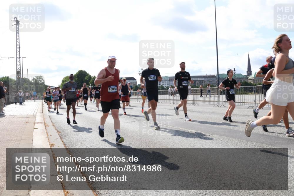 29.06.2025 - hella hamburg halbmarathon Lena Gebhardt http://msf.ph/oto/8314986 29.06.2025 09:59:56 Lombardsbrücke 2910, 10093, 8285, 12470, 1006, 1125, 1239, 1264, 1334, 1366, 1642, 1834, 1914, 1955, 2099, 2159, 2348, 2364, 2391, 2432, 2447, 2582, 2584, 2630, 2676, 2677, 2910, 3181, 3279, 3668, 3836, 3898, 4013, 4231, 4426, 4632, 4772, 4796, 4837, 5015, 5134, 5272, 5277, 5341, 6174, 6201, 6202, 6414, 6415, 6462, 6581, 6587, 8330, 8520, 8846, 9142, 9488, 9907, 9984, 10031, 11039, 11568, 11844 meine-sportfotos.de