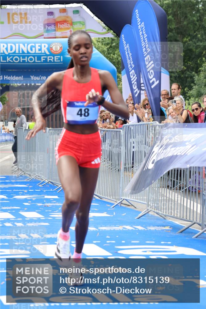 29.06.2025 - hella hamburg halbmarathon Strokosch-Dieckow http://msf.ph/oto/8315139 29.06.2025 10:10:08 Ziel 48 meine-sportfotos.de