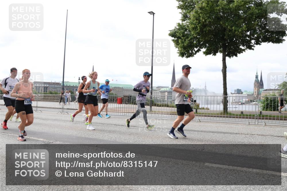 29.06.2025 - hella hamburg halbmarathon Lena Gebhardt http://msf.ph/oto/8315147 29.06.2025 10:22:17 Lombardsbrücke 88, 13255, 55, 17, 1003, 1158, 1187, 1191, 1250, 1294, 1419, 1598, 1958, 1963, 2009, 2022, 2063, 2315, 2351, 2353, 2514, 2744, 2886, 3050, 3108, 3172, 3430, 3457, 3458, 3511, 3606, 3768, 3910, 3946, 3995, 4046, 4113, 4114, 4131, 4366, 4556, 4559, 4829, 4969, 4970, 5079, 5641, 5838, 6030, 6048, 6049, 6303, 6307, 6347, 6676, 6820, 6826, 6881, 6899, 6977, 7075, 7097, 7162, 7794, 8431, 8511, 8855, 8860, 8884, 8931, 8954, 8959, 9002, 9062 meine-sportfotos.de