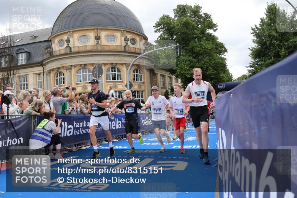 29.06.2025 - hella hamburg halbmarathon Strokosch-Dieckow http://msf.ph/oto/8315151 29.06.2025 10:57:44 Ziel 1715, 1719, 1972, 2034, 2606, 2806, 2883, 5391, 7269, 7833, 9820, 10133, 10599, 10703, 12440, 12523, 12774, 13523, 14737, 15217, 15220, 16418, 16517, 17201, 17455, 17814, 18388, 18492, 18508, 18727, 18985 meine-sportfotos.de