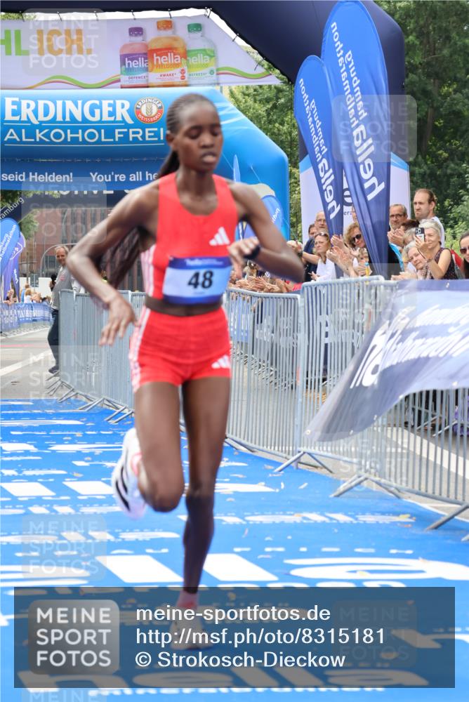 29.06.2025 - hella hamburg halbmarathon Strokosch-Dieckow http://msf.ph/oto/8315181 29.06.2025 10:10:08 Ziel 48 meine-sportfotos.de
