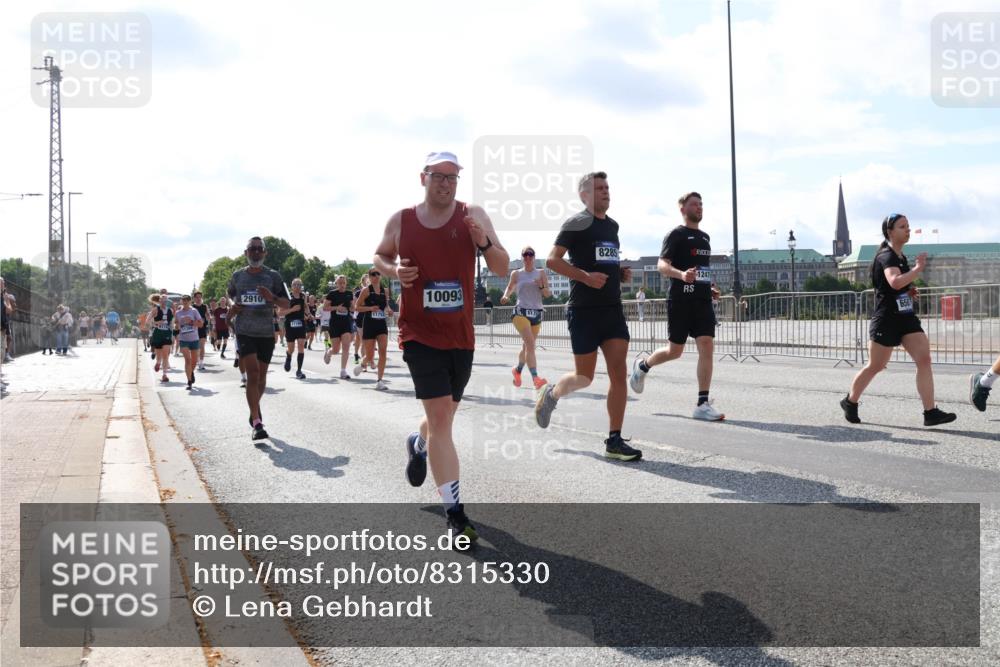 29.06.2025 - hella hamburg halbmarathon Lena Gebhardt http://msf.ph/oto/8315330 29.06.2025 09:59:57 Lombardsbrücke 2910, 17100, 10093, 8285, 1247, 1006, 1125, 1239, 1264, 1334, 1642, 1834, 1914, 1955, 2099, 2159, 2348, 2364, 2391, 2432, 2447, 2582, 2584, 2630, 2676, 2677, 2910, 3181, 3279, 3668, 3836, 3898, 4013, 4231, 4426, 4632, 4772, 4796, 4837, 5015, 5134, 5272, 5277, 5341, 6104, 6174, 6201, 6202, 6462, 6581, 6587, 8330, 8520, 8846, 9142, 9488, 9907, 9984, 10031, 11039, 11568, 11844 meine-sportfotos.de