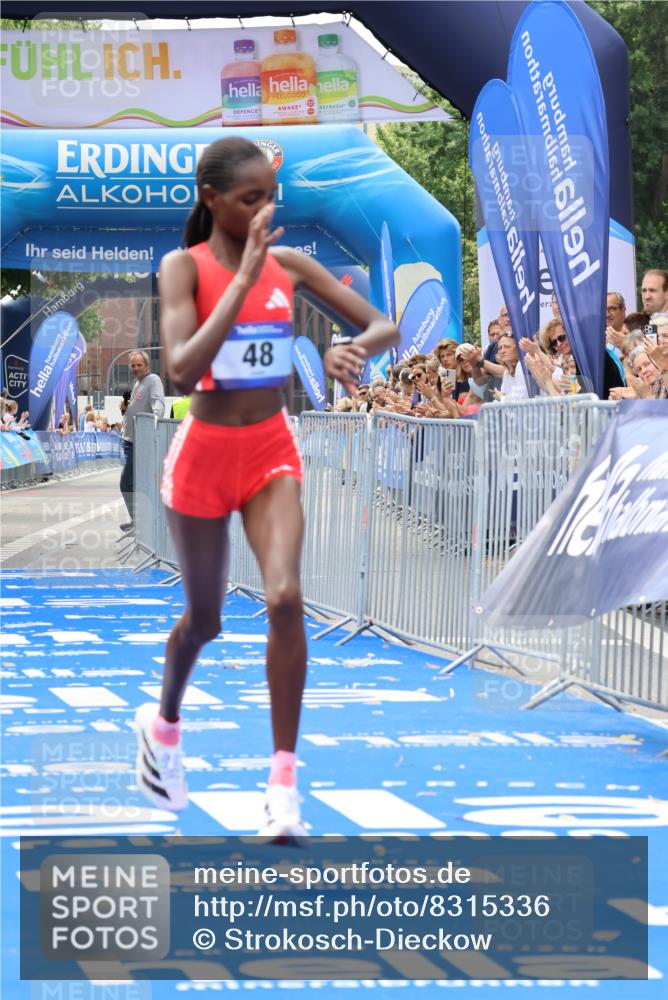 29.06.2025 - hella hamburg halbmarathon Strokosch-Dieckow http://msf.ph/oto/8315336 29.06.2025 10:10:08 Ziel 48 meine-sportfotos.de