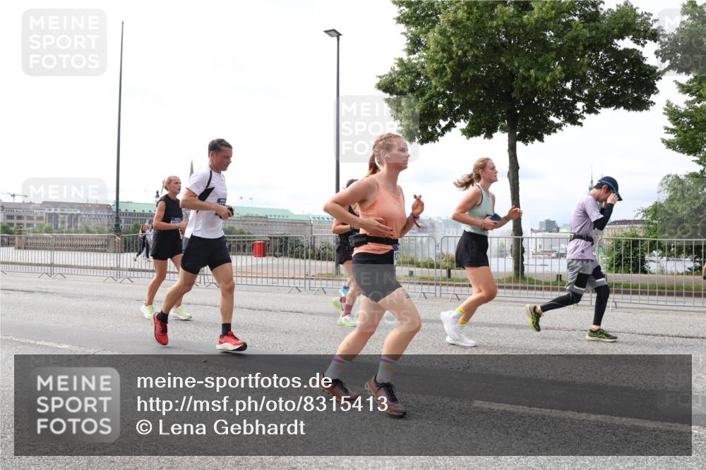 29.06.2025 - hella hamburg halbmarathon Lena Gebhardt http://msf.ph/oto/8315413 29.06.2025 10:22:18 Lombardsbrücke 1003, 1187, 1191, 1250, 1294, 1419, 1598, 1958, 1963, 2009, 2022, 2063, 2351, 2514, 2744, 2886, 3050, 3108, 3172, 3430, 3457, 3458, 3511, 3606, 3768, 3910, 3946, 3995, 4046, 4113, 4114, 4131, 4366, 4556, 4559, 4829, 4969, 4970, 5079, 5641, 5798, 5838, 6030, 6048, 6049, 6303, 6307, 6347, 6676, 6820, 6826, 6881, 6899, 6977, 7097, 7162, 7794, 8431, 8511, 8855, 8860, 8884, 8931, 8954, 8959, 9002, 9062 meine-sportfotos.de