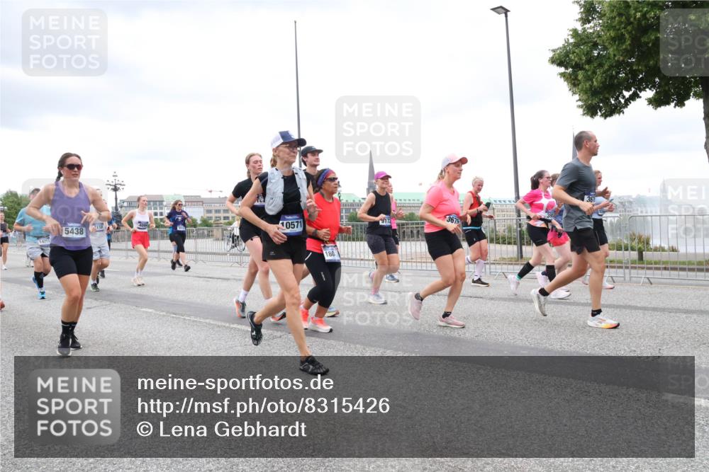 29.06.2025 - hella hamburg halbmarathon Lena Gebhardt http://msf.ph/oto/8315426 29.06.2025 10:56:48 Lombardsbrücke 14711, 5438, 10571, 180, 9172, 3675, 36, 1047, 1113, 1207, 2143, 2307, 2871, 2887, 2915, 2932, 2991, 3348, 3387, 3418, 3438, 3470, 3485, 3516, 3517, 3520, 3614, 3675, 3676, 3953, 3987, 4094, 4118, 4241, 4568, 4569, 4773, 5237, 5438, 5589, 5693, 5911, 5944, 6284, 6348, 6349, 6690, 6981, 7090, 7307, 7381, 7416, 7417, 7711, 7964, 8039, 8108, 8150, 8197, 8546, 8606, 8766, 8939, 8943, 9172, 9210, 9298, 9299, 9383, 9910, 10555, 10569, 10571 meine-sportfotos.de