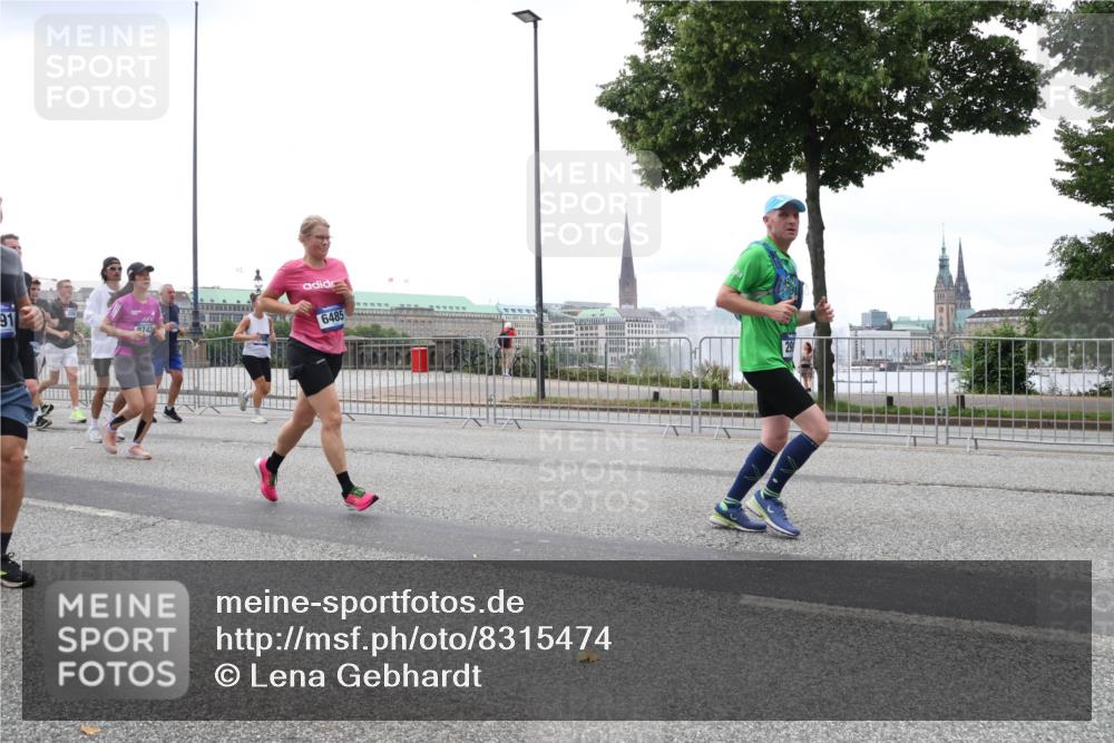 29.06.2025 - hella hamburg halbmarathon Lena Gebhardt http://msf.ph/oto/8315474 29.06.2025 10:47:09 Lombardsbrücke 91, 10, 9743, 6485, 1073, 1185, 1286, 1363, 1463, 1523, 1593, 1607, 1704, 1720, 1961, 1999, 2148, 2162, 2211, 2320, 2327, 2537, 2555, 2556, 2665, 2981, 2994, 3277, 3406, 3407, 3823, 4184, 4202, 4239, 4296, 4325, 4342, 4483, 4806, 4895, 5111, 5114, 5700, 5796, 5895, 5953, 6255, 6256, 6485, 6496, 6740, 6879, 6995, 7073, 7412, 7430, 7431, 7630, 7631, 7827, 8105, 8131, 8486, 8553, 8684, 8706, 8915, 8953, 8967, 9018 meine-sportfotos.de