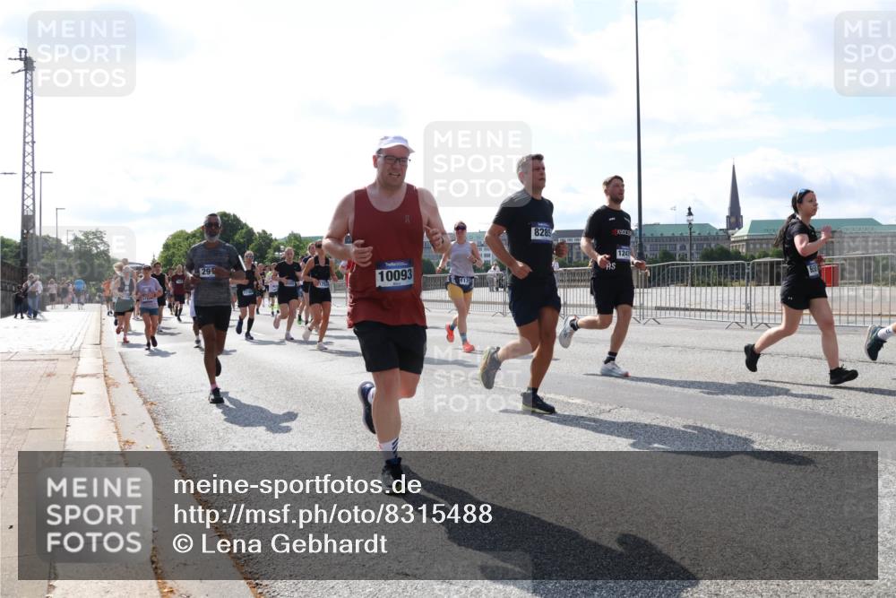 29.06.2025 - hella hamburg halbmarathon Lena Gebhardt http://msf.ph/oto/8315488 29.06.2025 09:59:57 Lombardsbrücke 29, 10093, 8285, 1247, 1006, 1125, 1239, 1264, 1334, 1642, 1834, 1914, 1955, 2099, 2159, 2348, 2364, 2391, 2432, 2447, 2582, 2584, 2630, 2676, 2677, 2910, 3181, 3279, 3668, 3836, 3898, 4013, 4231, 4426, 4632, 4772, 4796, 4837, 5015, 5134, 5272, 5277, 5341, 6104, 6174, 6201, 6202, 6462, 6581, 6587, 8330, 8520, 8846, 9142, 9488, 9907, 9984, 10031, 11039, 11568, 11844 meine-sportfotos.de